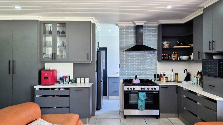 6 Bedroom Property for Sale in Riverside Western Cape